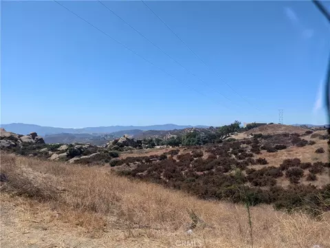40 N American Cut Off Rd, West Hills, CA 91304