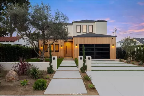 15451 Camarillo St, Sherman Oaks, CA 91403