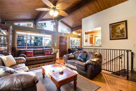 Living - 24719 Valle, Crestline, CA 92325 photo 2 of 4