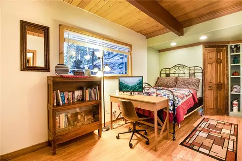 Bedroom - 24719 Valle, Crestline, CA 92325 photo 2 of 4
