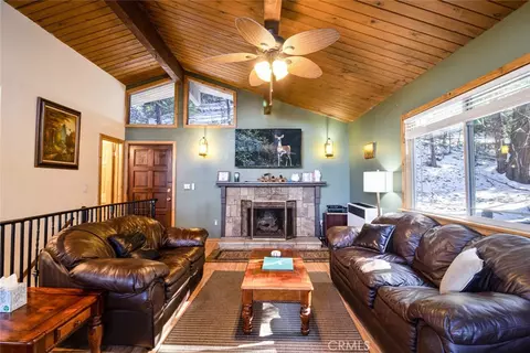 Living - 24719 Valle, Crestline, CA 92325 photo 3 of 4
