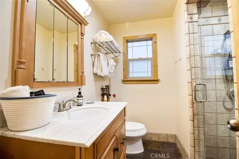 Bath - 24719 Valle, Crestline, CA 92325 photo 1 of 2