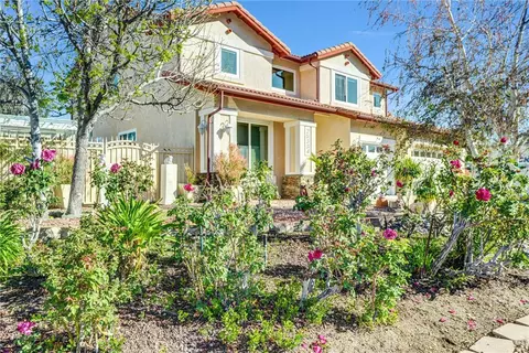 25304 Rolling Grns, Saugus, CA 91350
