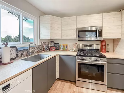 Kitchen - 1059 Alta Vis, Simi Valley, CA 93063 photo 3 of 3