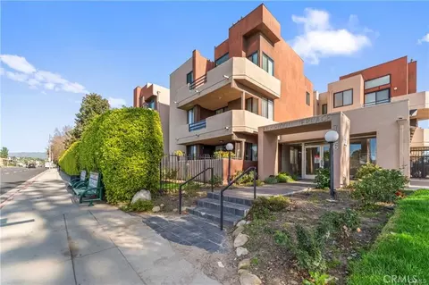 7826 Topanga Cyn #207, Canoga Park, CA 91304