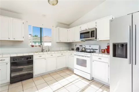 Kitchen - 40514 Aster Pl, Palmdale, CA 93551 photo 2 of 2
