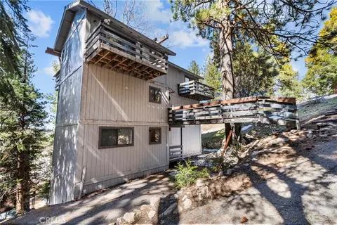 30901 Live Oak Dr, Running Springs, CA 92382