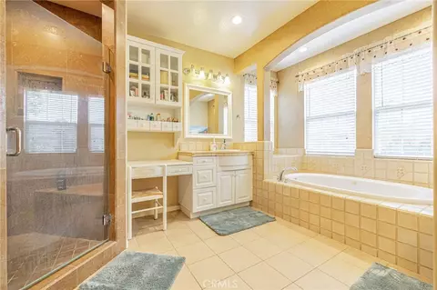 Bath - 574 Oak Tree Ct, Simi Valley, CA 93065 photo 4 of 5