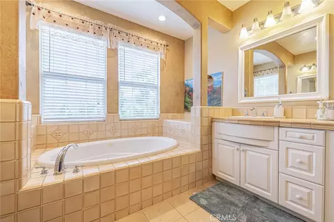 Bath - 574 Oak Tree Ct, Simi Valley, CA 93065 photo 5 of 5