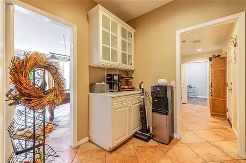 Entry Way - 574 Oak Tree Ct, Simi Valley, CA 93065 photo 5 of 6