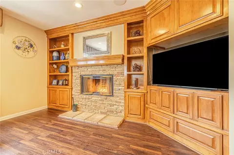 Living - 574 Oak Tree Ct, Simi Valley, CA 93065 photo 5 of 6