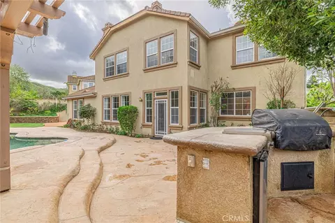 Exterior - 574 Oak Tree Ct, Simi Valley, CA 93065 photo 7 of 11
