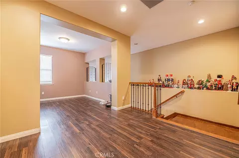 Living - 574 Oak Tree Ct, Simi Valley, CA 93065 photo 6 of 6