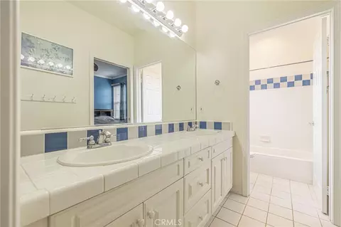 Bath - 574 Oak Tree Ct, Simi Valley, CA 93065 photo 3 of 5
