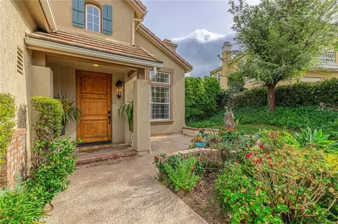 Exterior - 574 Oak Tree Ct, Simi Valley, CA 93065 photo 4 of 11