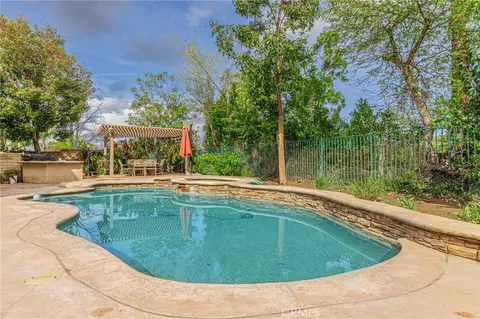 Exterior - 574 Oak Tree Ct, Simi Valley, CA 93065 photo 5 of 11