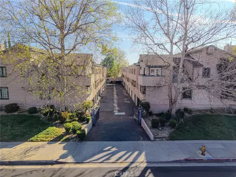 7904 Topanga Canyon Blvd #3, Canoga Park, CA 91304