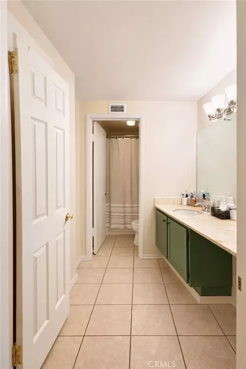 Bath - 2410 N Justin, Simi Valley, CA 93065 photo 2 of 5