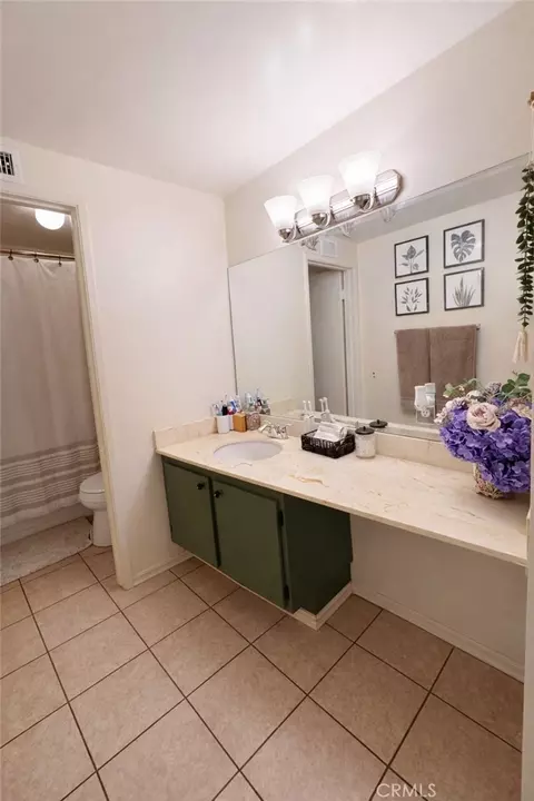 Bath - 2410 N Justin, Simi Valley, CA 93065 photo 4 of 5