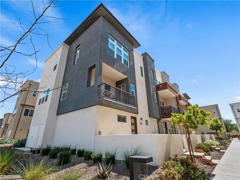 27013 Hummingbird Ln, Valencia, CA 91381