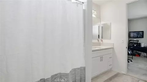 Bath - 4727 W Vahan Ct, Lancaster, CA 93536 photo 1 of 6