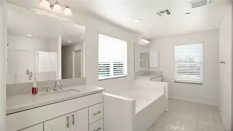 Bath - 4727 W Vahan Ct, Lancaster, CA 93536 photo 4 of 6