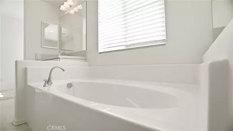 Bath - 4727 W Vahan Ct, Lancaster, CA 93536 photo 3 of 6