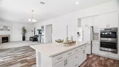 Entry Way - 4727 W Vahan Ct, Lancaster, CA 93536 photo 6 of 13