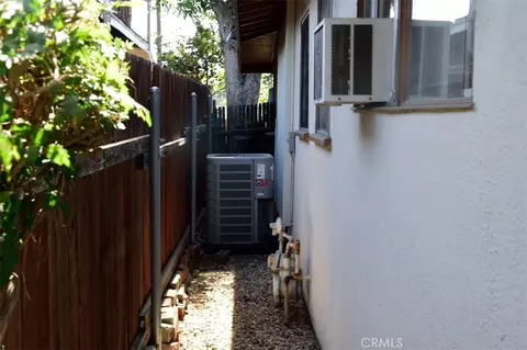 Exterior - 494 Avocado Ave, Pasadena, CA 91107 photo 4 of 8