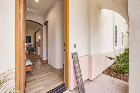 Entry Way - 1625 Range Rd, Oxnard, CA 93036 photo 1 of 9