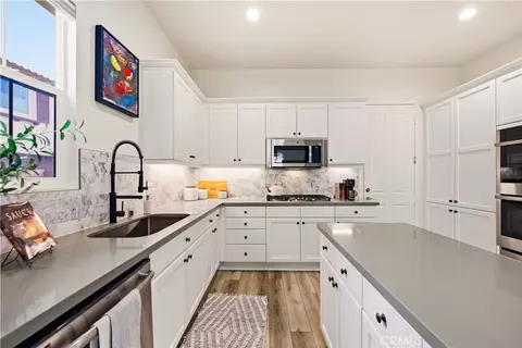 Kitchen - 1625 Range Rd, Oxnard, CA 93036 photo 2 of 4