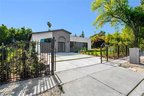 20100 Hatteras St, Woodland Hills, CA 91367