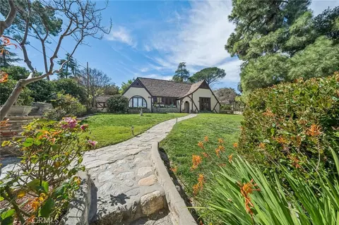 23021 8th St, Newhall, CA 91321