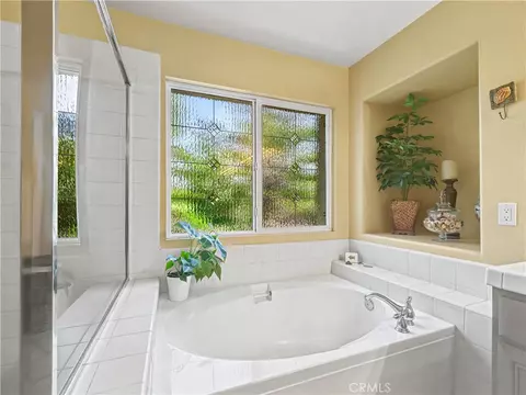 Bath - 4696 Refugio Ct, Camarillo, CA 93012 photo 2 of 4