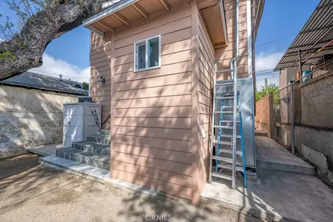 Exterior - 6834 Quinton Ln, Tujunga, CA 91042 photo 4 of 6