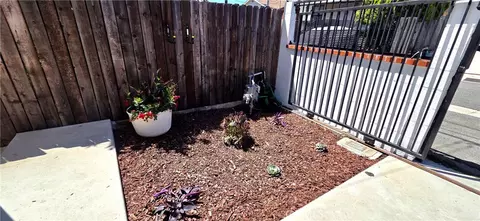 Exterior - 6834 Quinton Ln, Tujunga, CA 91042 photo 2 of 6