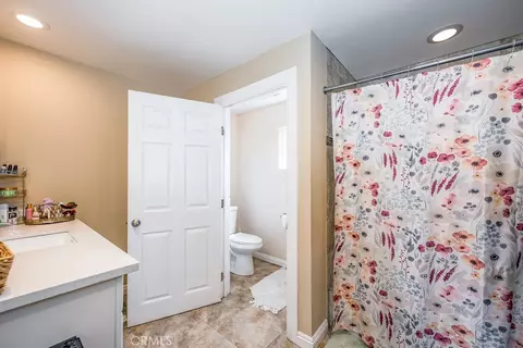 Bath - 6834 Quinton Ln, Tujunga, CA 91042 photo 2 of 3