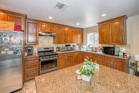 Kitchen - 6834 Quinton Ln, Tujunga, CA 91042 photo 3 of 4