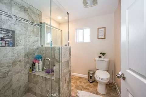 Bath - 6834 Quinton Ln, Tujunga, CA 91042 photo 1 of 3