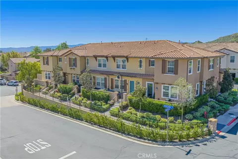 28706 Jardineras Dr, Valencia, CA 91354