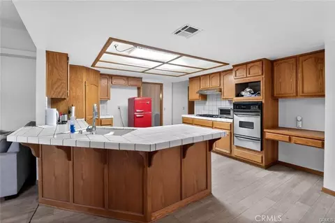 Kitchen - 18539 Symeron, Apple Valley, CA 92307 photo 1 of 1