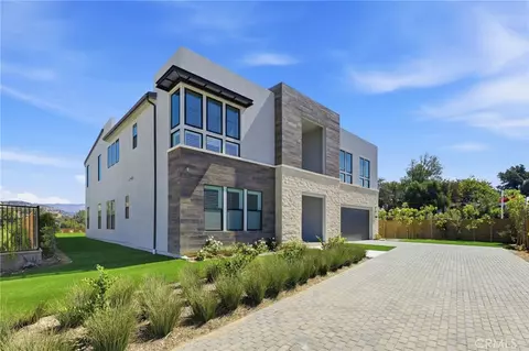 22801 Seaqua Cir, Chatsworth, CA 91311