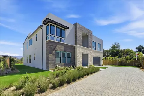 22801 Seaqua Cir, Chatsworth, CA 91311