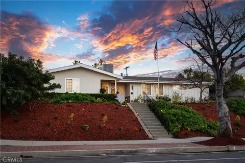 20624 Oxnard St, Woodland Hills, CA 91367
