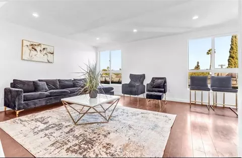 6155 Reseda Blvd #4, Tarzana, CA 91335