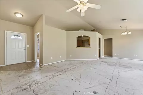 Living - 21276 White Pne #39, Tehachapi, CA 93561 photo 2 of 2