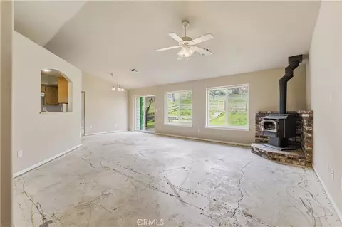 Living - 21276 White Pne #39, Tehachapi, CA 93561 photo 1 of 2