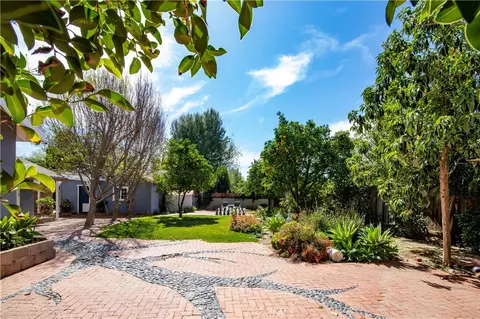 7447 Enfield, Reseda, CA 91335