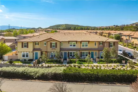 28744 Jardineras, Valencia, CA 91354
