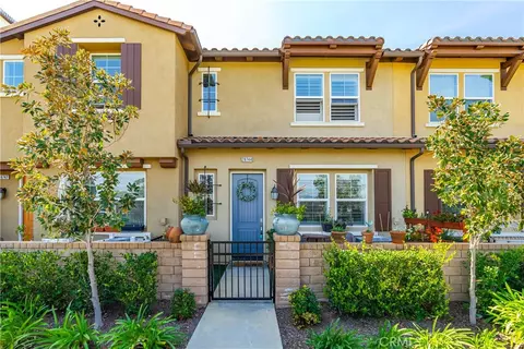 28744 Jardineras, Valencia, CA 91354